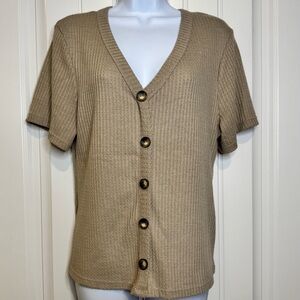 Liberty Love Women’s waffle knit Tan blouse. Size Large